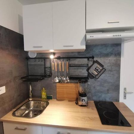 Charmant Appartement Au Calme Saint-Georges-de-Luzençon Kültér fotó