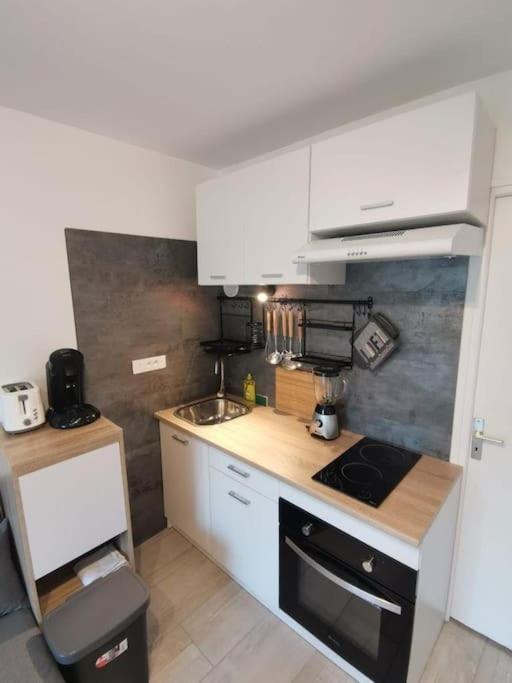 Charmant Appartement Au Calme Saint-Georges-de-Luzençon Kültér fotó